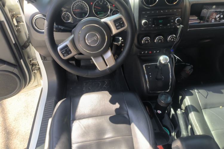 Used Jeep Compass 2013 2.0L Two-Wheel Drive Black Luxury Edition Steering Wheel