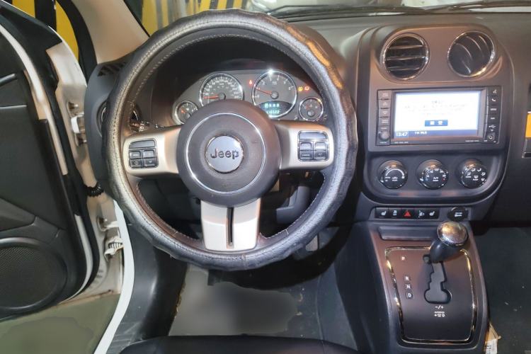 Used Jeep Compass 2013 2.4L Four-wheel Drive Black Edition with Navigation Steering Wheel