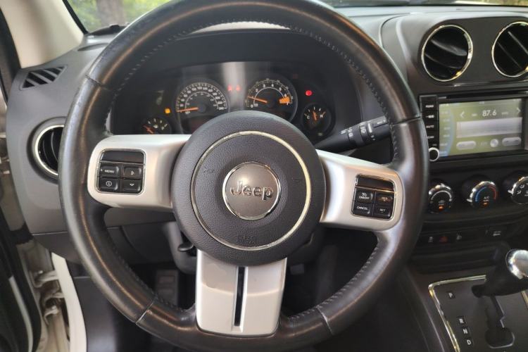 Used Jeep Compass 2013 2.0L two-wheel drive sport version Steering Wheel