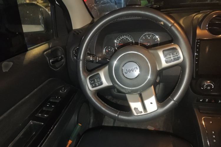 Used Jeep Compass 2013 2.4L four-wheel drive urban version Steering Wheel