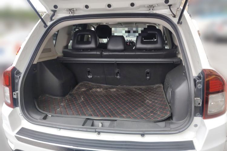 Used Jeep Compass 2013 2.4L four-wheel drive luxury version Trunk