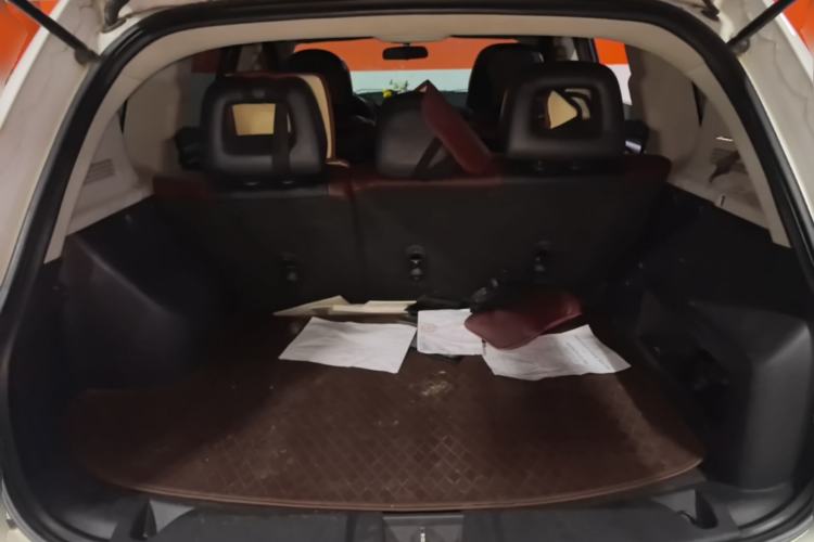 Used Jeep Compass 2013 2.0L two-wheel drive sport version Trunk