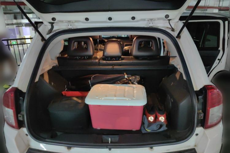 Used Jeep Compass 2013 2.4L four-wheel drive luxury version Trunk