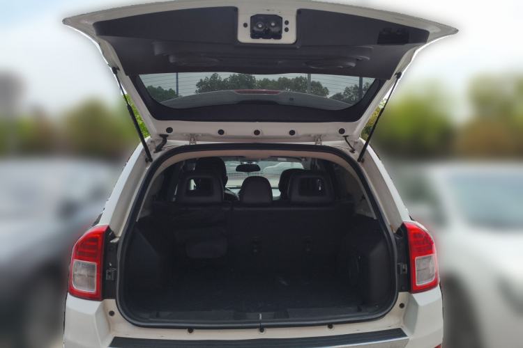 Used Jeep Compass 2013 2.0L two-wheel drive luxury version Trunk