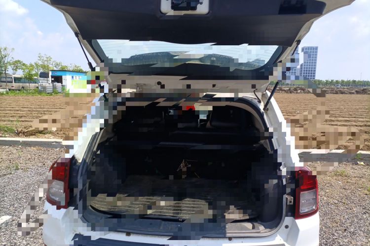 Used Jeep Compass 2013 2.4L four-wheel-drive sport version Trunk