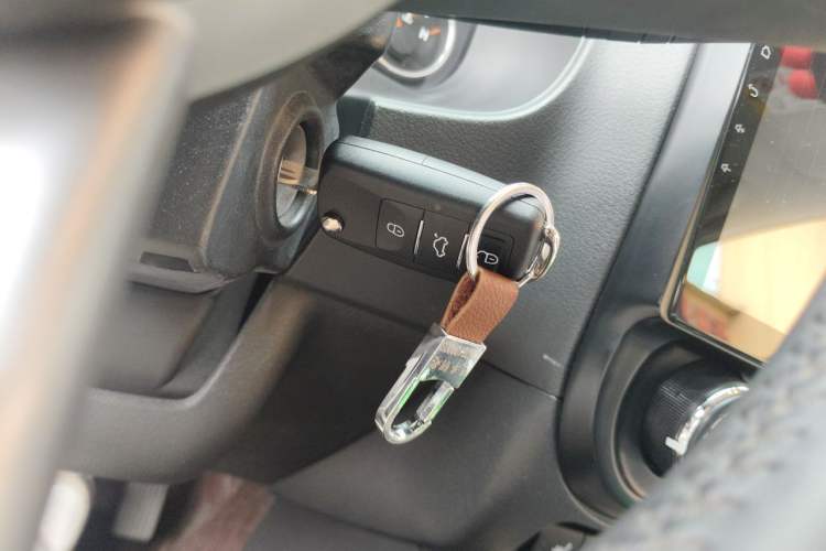 Used Jeep Compass 2013 2.4L four-wheel drive luxury version Vehicle Key