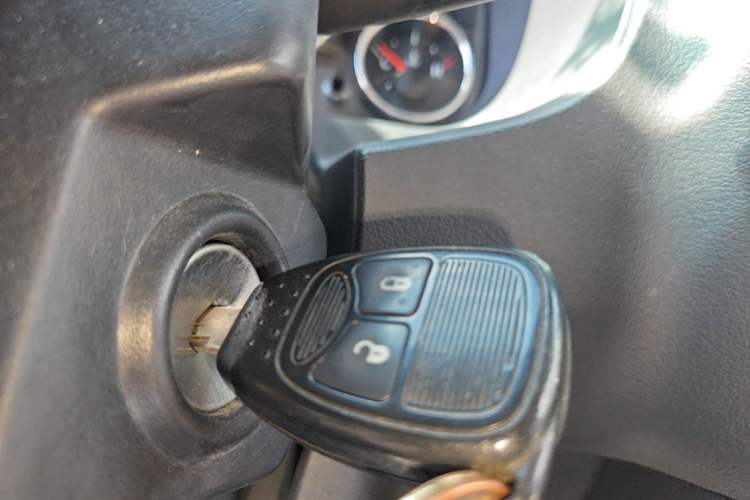 Used Jeep Compass 2013 2.4L four-wheel drive urban version Vehicle Key