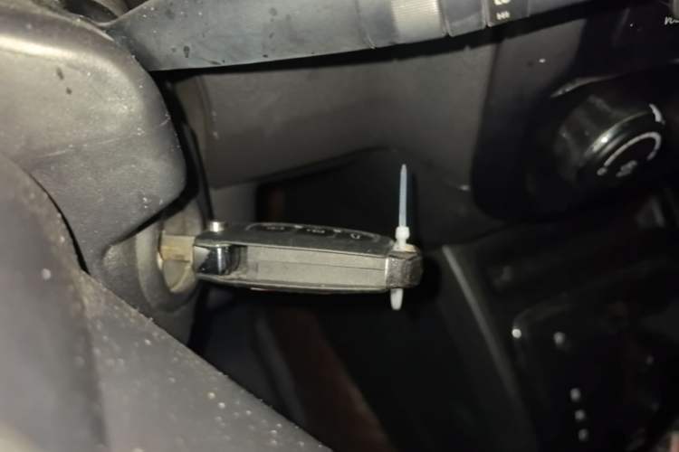 Used Jeep Compass 2013 2.0L two-wheel drive sport version Vehicle Key