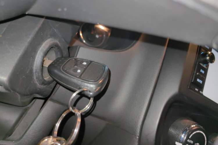 Used Jeep Compass 2013 2.4L four-wheel drive luxury version Vehicle Key
