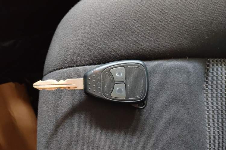 Used Jeep Compass 2013 2.4L four-wheel-drive sport version Vehicle Key