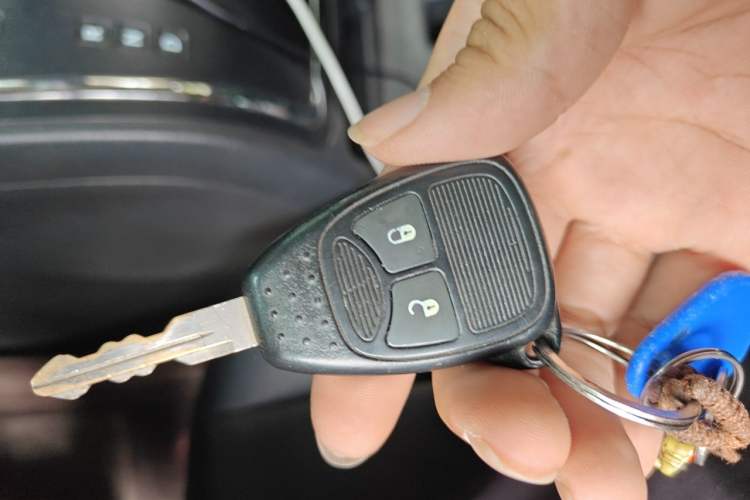 Used Jeep Compass 2013 2.0L two-wheel drive sport version Vehicle Key