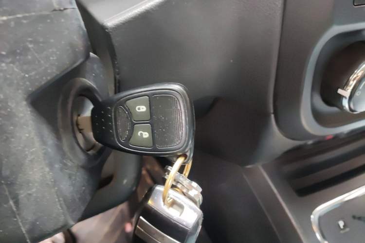 Used Jeep Compass 2013 2.0L two-wheel drive sport version Vehicle Key