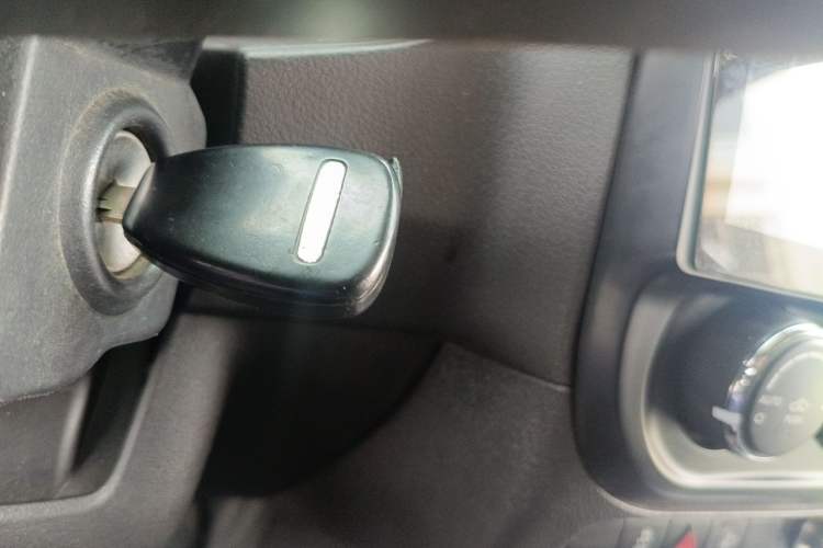 Used Jeep Compass 2013 2.4L four-wheel-drive sport version Vehicle Key