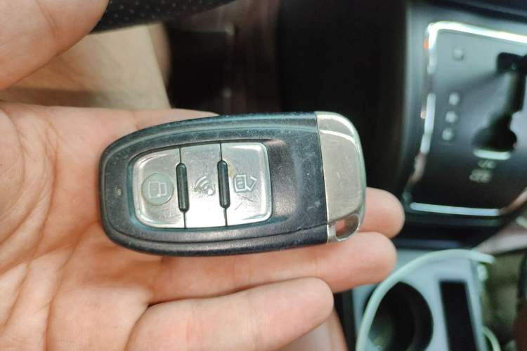 Used Jeep Compass 2013 2.4L four-wheel-drive sport version Vehicle Key