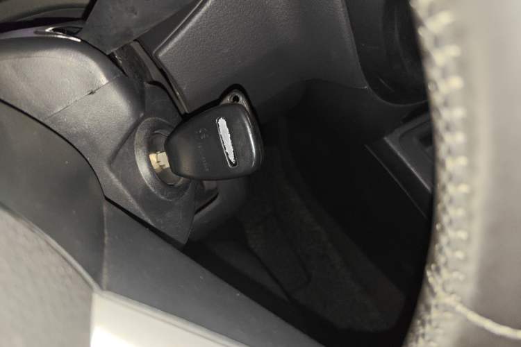 Used Jeep Compass 2013 2.0L two-wheel drive sport version Vehicle Key