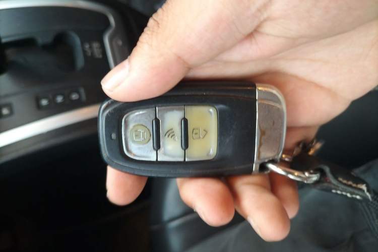 Used Jeep Compass 2013 2.4L four-wheel-drive sport version Vehicle Key
