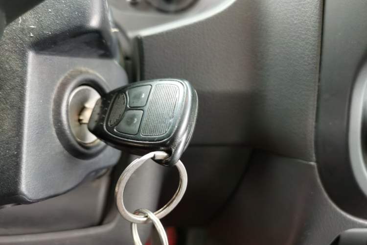 Used Jeep Compass 2013 2.4L four-wheel-drive sport version Vehicle Key