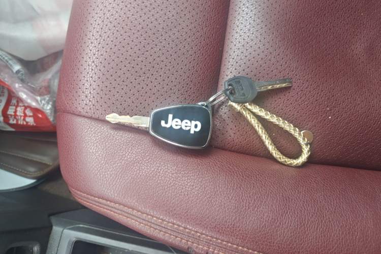 Used Jeep Compass 2013 2.4L four-wheel-drive sport version Vehicle Key