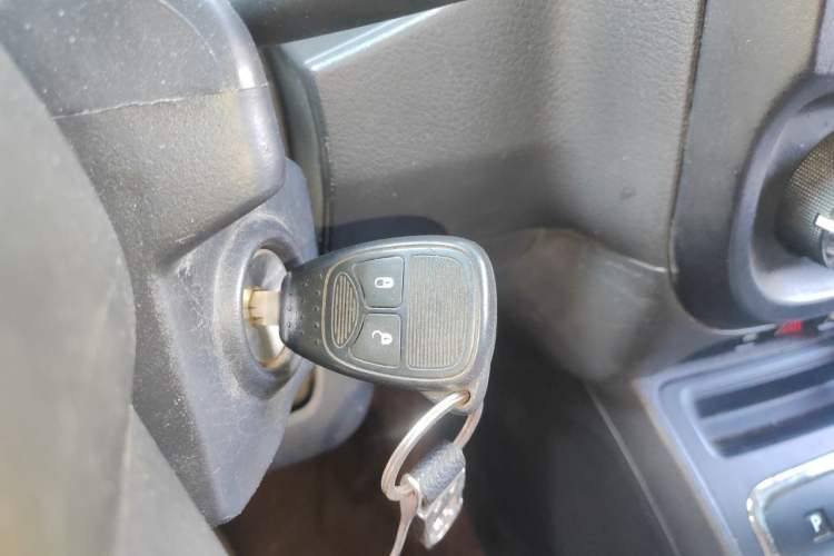 Used Jeep Compass 2013 2.4L four-wheel-drive sport version Vehicle Key