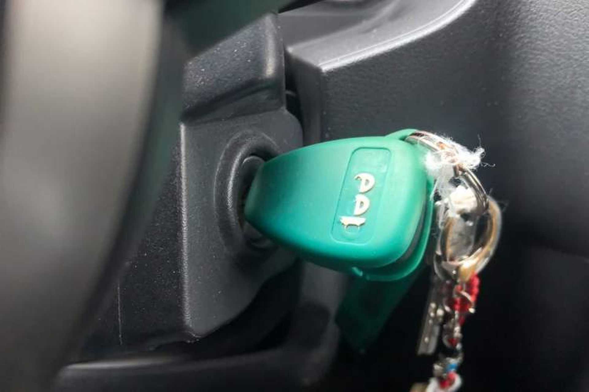 Used Jeep Compass 2013 2.0L two-wheel drive luxury version Vehicle Key