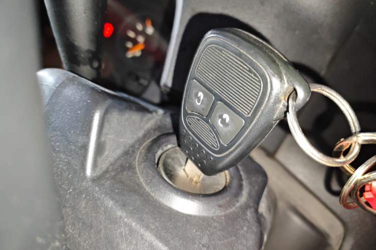 Used Jeep Compass 2013 2.0L two-wheel drive sport version Vehicle Key