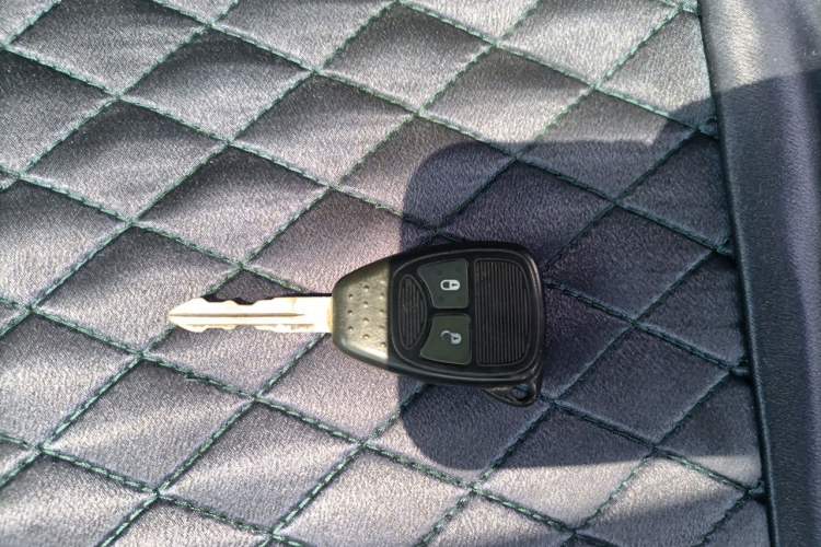 Used Jeep Compass 2013 2.4L four-wheel-drive sport version Vehicle Key