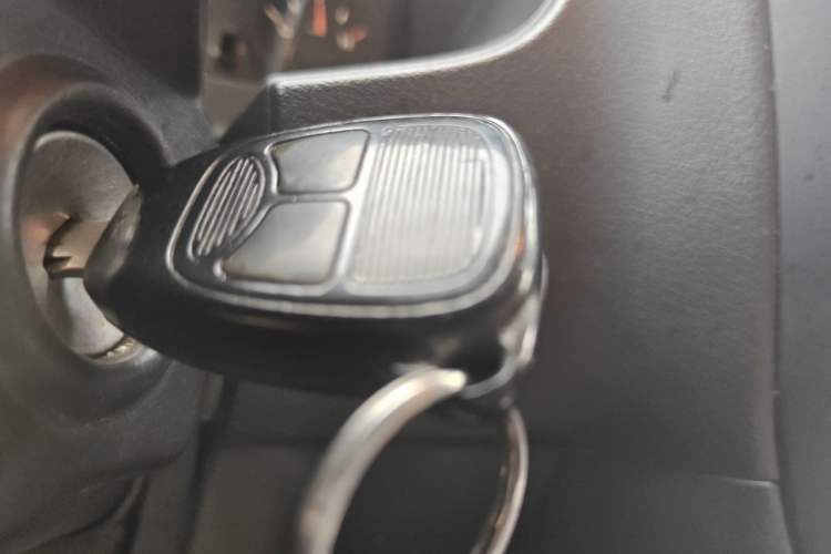Used Jeep Compass 2013 2.4L four-wheel-drive sport version Vehicle Key