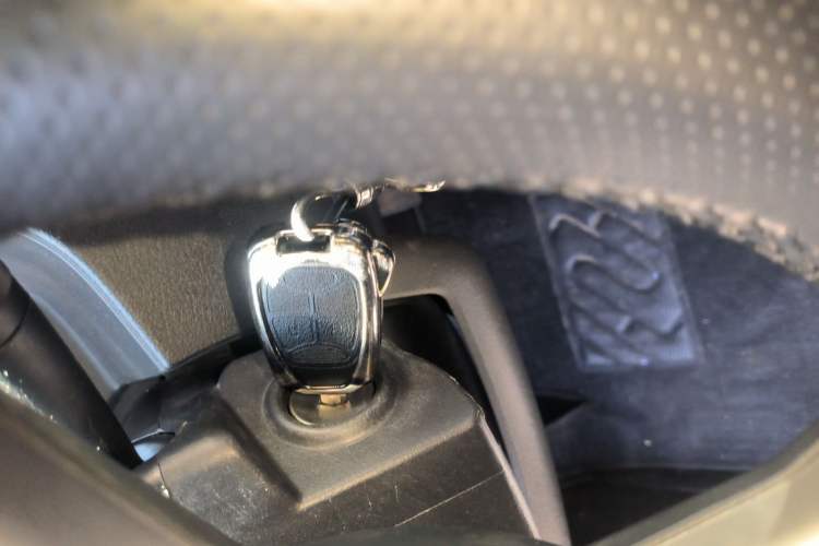 Used Jeep Compass 2013 2.0L Two-Wheel Drive Black Luxury Edition Vehicle Key
