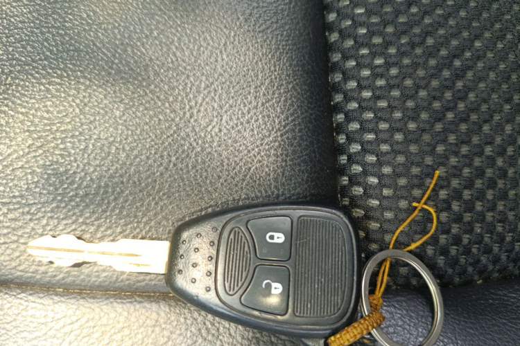 Used Jeep Compass 2013 2.4L four-wheel-drive sport version Vehicle Key
