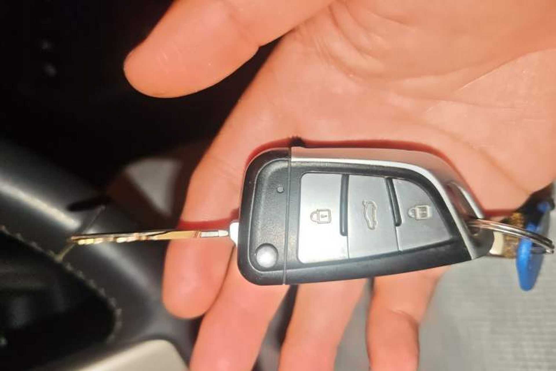 Used Jeep Compass 2013 2.4L four-wheel drive urban version Vehicle Key