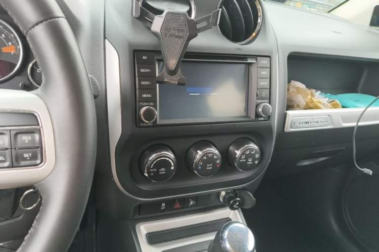 Used Jeep Compass 2014 Revised Version 2.4L Four-Wheel Drive Comfort Edition Audio And AC Panel