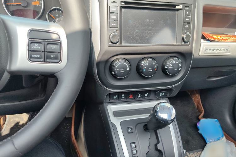 Used Jeep Compass 2014 Revised Version 2.0L Two-Wheel Drive Elite Edition Audio And AC Panel