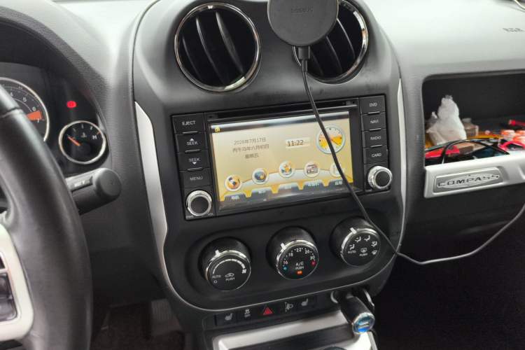 Used Jeep Compass 2014 2.4L four-wheel drive luxury version Audio And AC Panel