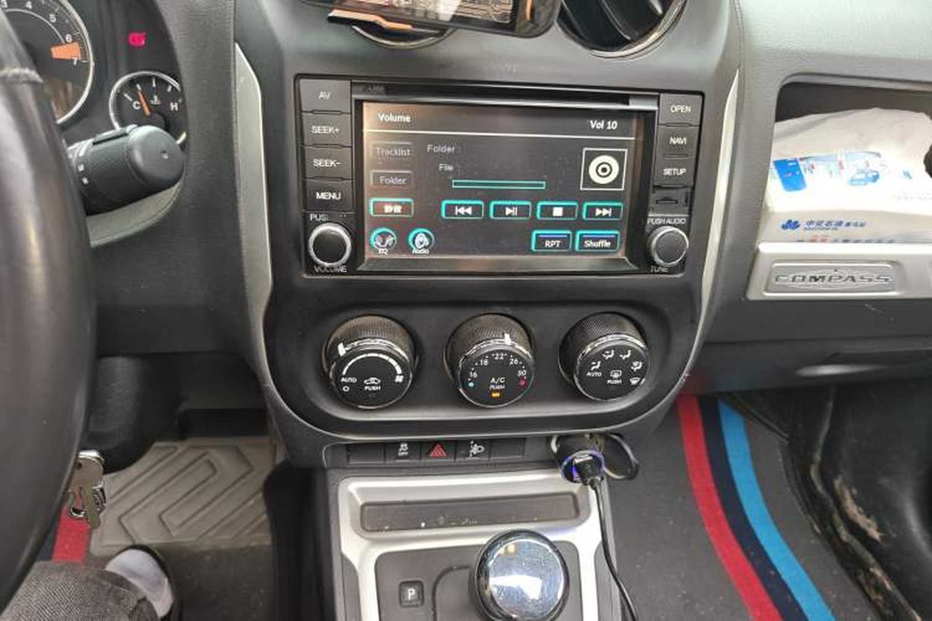 Used Jeep Compass 2014 2.4L four-wheel drive sport version Audio And AC Panel
