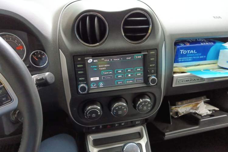 Used Jeep Compass 2014 Revised Version 2.0L Two-Wheel Drive Elite Edition Audio And AC Panel