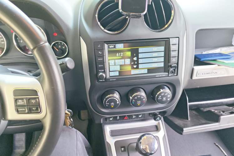 Used Jeep Compass 2014 Revised Version 2.0L Two-Wheel Drive Elite Edition Audio And AC Panel