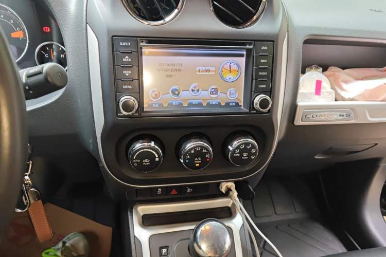 Used Jeep Compass 2014 Revised Version 2.4L Four-Wheel Drive Comfort Edition Audio And AC Panel