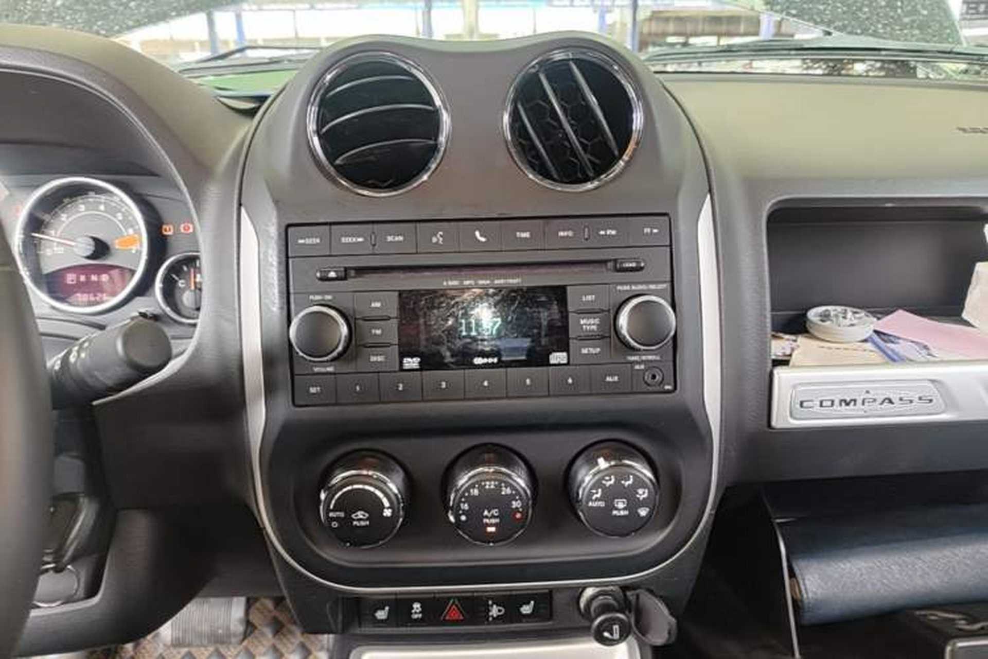 Used Jeep Compass 2014 Revised Version 2.4L Four-Wheel Drive Luxury Edition Audio And AC Panel