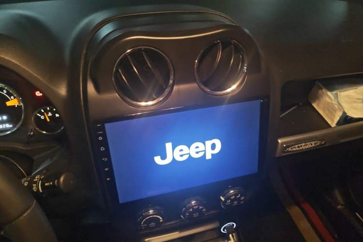 Used Jeep Compass 2014 Revised Version 2.0L Two-Wheel Drive Elite Edition Audio And AC Panel