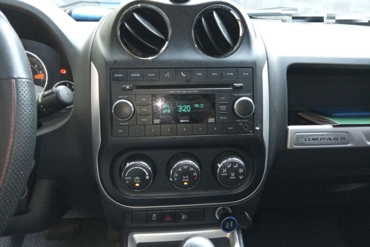Used Jeep Compass 2014 Revised Version 2.4L Four-Wheel Drive Comfort Edition Audio And AC Panel