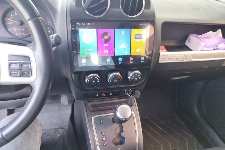 Used Jeep Compass 2014 2.0L two-wheel drive sport version Audio And AC Panel