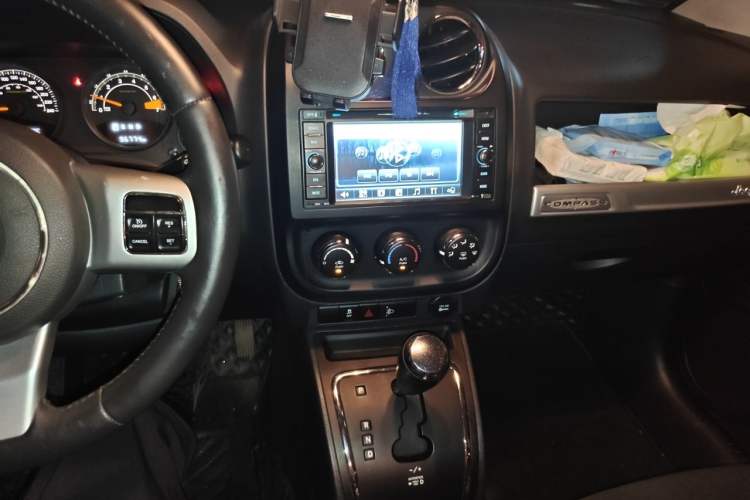 Used Jeep Compass 2014 Revised Version 2.0L Two-Wheel Drive Entry-Level Edition Audio And AC Panel