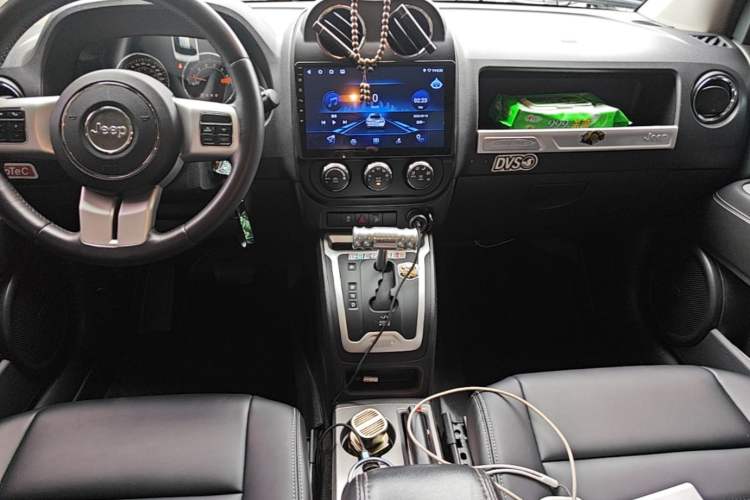 Used Jeep Compass 2014 Revised Version 2.4L Four-Wheel Drive Comfort Edition Audio And AC Panel