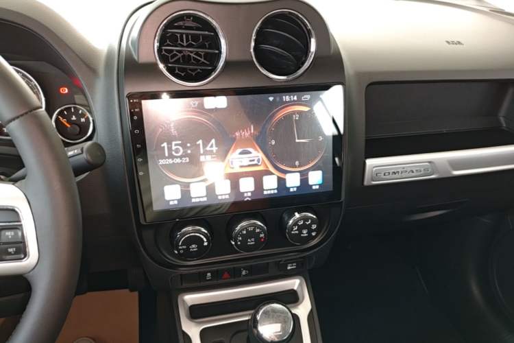 Used Jeep Compass 2014 Revised Version 2.4L Four-Wheel Drive Comfort Edition Audio And AC Panel