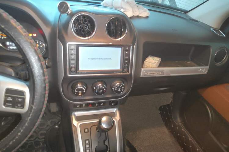Used Jeep Compass 2014 2.4L four-wheel drive luxury navigation version Audio And AC Panel