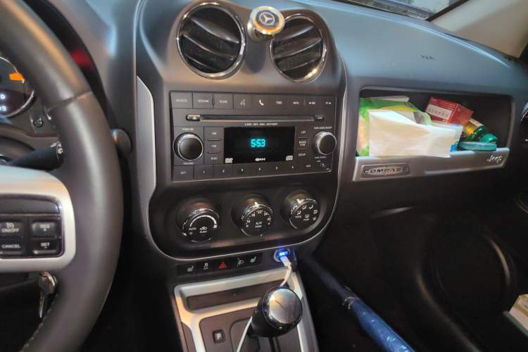 Used Jeep Compass 2014 2.4L four-wheel drive luxury version Audio And AC Panel
