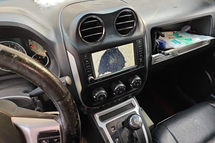 Used Jeep Compass 2014 Revised Version 2.0L Two-Wheel Drive Elite Edition Audio And AC Panel