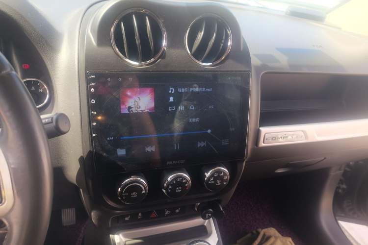 Used Jeep Compass 2014 2.0L two-wheel drive luxury version Audio And AC Panel