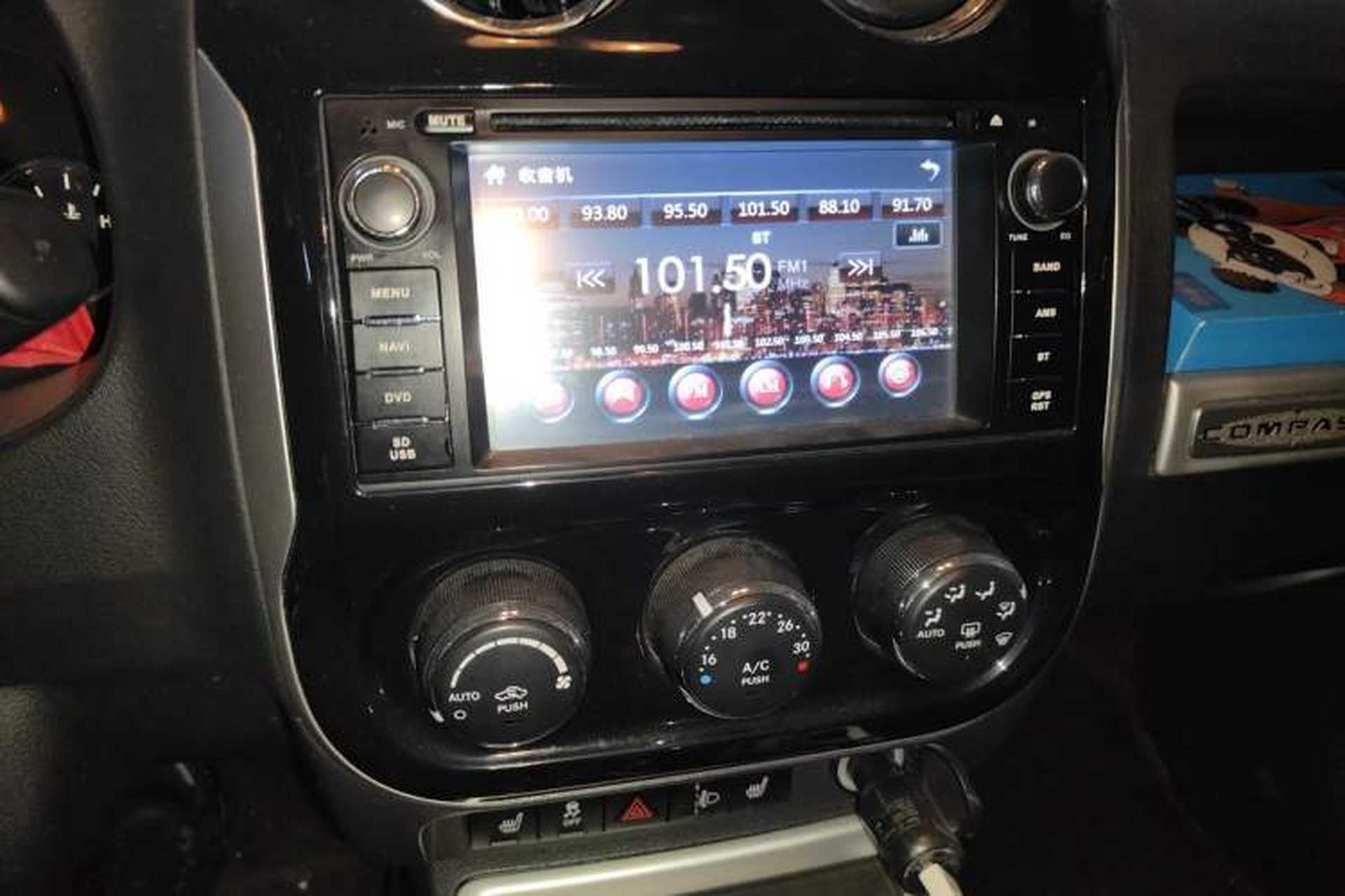 Used Jeep Compass 2014 2.0L two-wheel drive luxury version Audio And AC Panel
