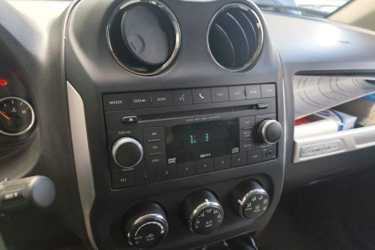 Used Jeep Compass 2014 Revised Version 2.4L Four-Wheel Drive Luxury Edition Audio And AC Panel